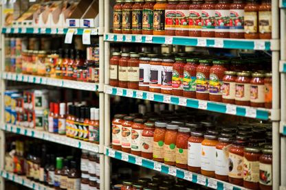 Grand choix de sauce tomate dans un magasin spécialisé aux Etats-Unis Grand choix de sauce tomate dans un magasin spécialisé aux Etats-Unis