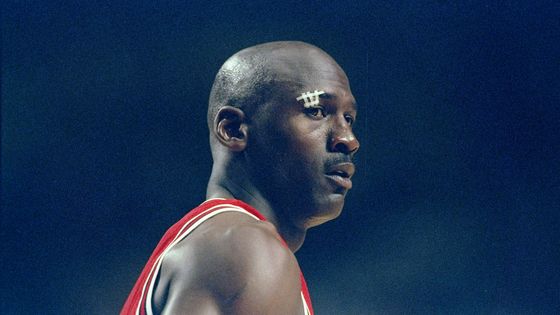Michael Jordan, #23 des Chicago Bulls, lors d'un match en 1998 ©Getty - Vincent Laforet