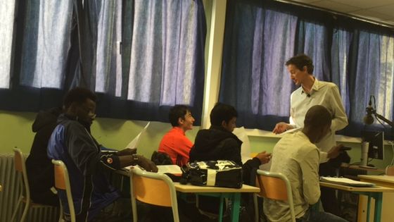 "Le monde dans ma classe". Dominique Resch et ses élèves ©Radio France - Lenora Krief