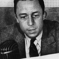Albert Camus au micro en 1954