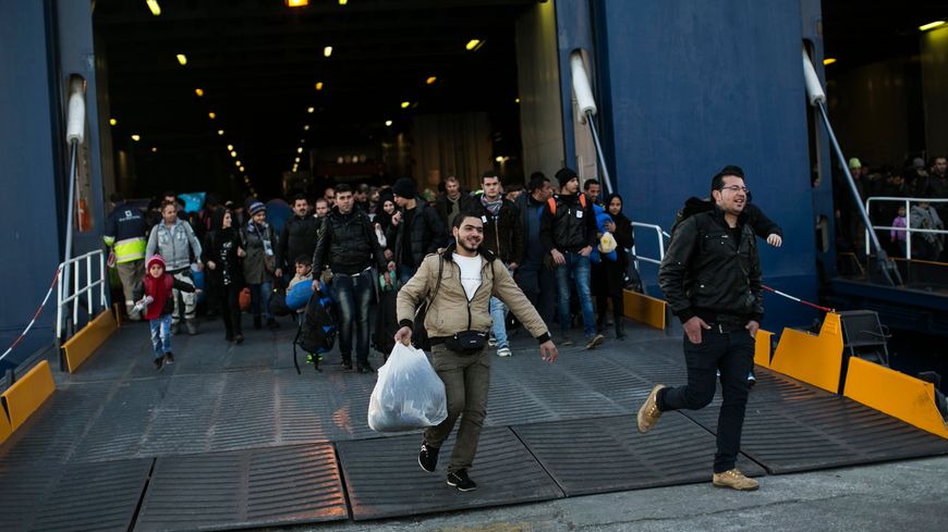 Migrants et réfugiés arrivant au port du Pirée, en Grèce, en janvier 2016