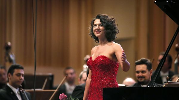 Le Concerto pour piano n°2 de Rachmaninov par Khatia Buniatishvili & Mikko Franck
