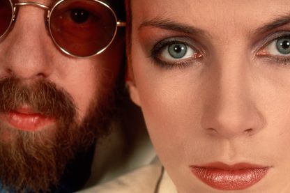 Le duo Eurythmics, Annie Lennox et Dave Stewart, au cours d'une session photo à New York en 1983 Le duo Eurythmics, Annie Lennox et Dave Stewart, au cours d'une session photo à New York en 1983