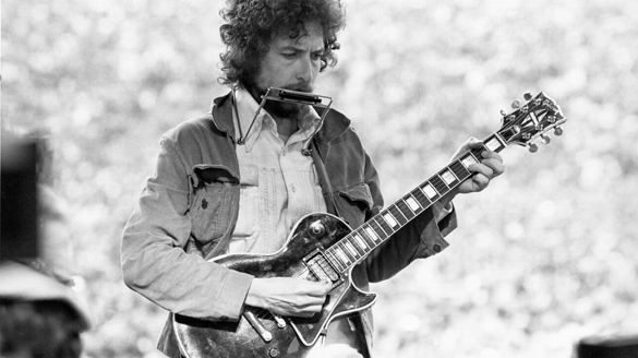 Bob Dylan et sa Gibson à San Francisco en 1975 | Meyerowitz/Getty