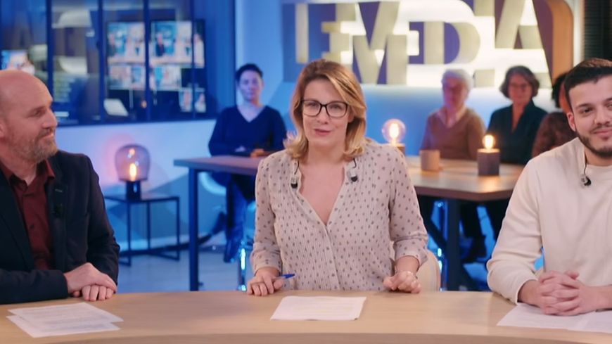 Aude Rossigneux (au centre) assurait la présentation du journal télévisé du Media depuis son lancement, le 15 janvier