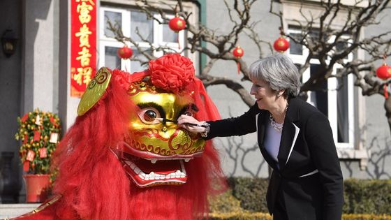Theresa May, le week-end dernier à l'ambassade britannique de Pékin ©AFP - JIN LIANGKUAI / XINHUA