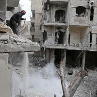 Dans les décombres de la ville de Hamouria située dans la Ghouta orientale. Syrie, 22 févier 2018