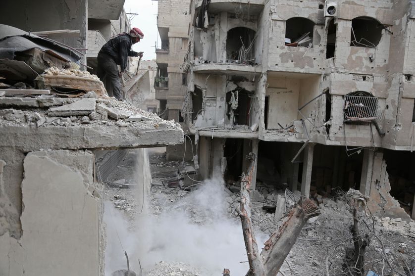 Dans les décombres de la ville de Hamouria située dans la Ghouta orientale. Syrie, 22 févier 2018
