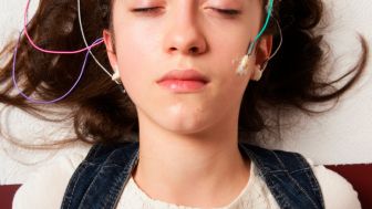 Électroencéphalographie, enregistrement de l'activité électrique spontanée du cerveau. ©Getty - fmajor