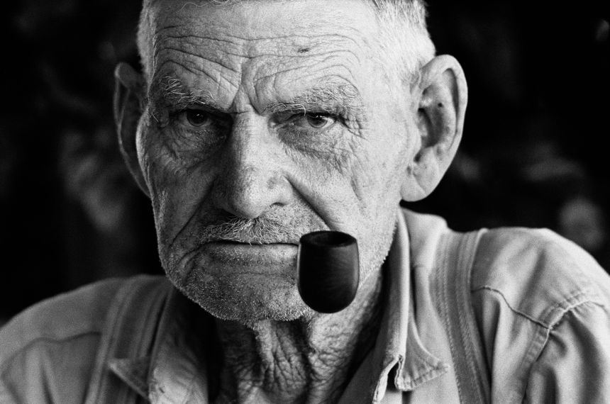 Oom At Geel, Nietverdiend, Marico Bushveld, province du Nord-Ouest, décembre 1964 Épreuve gelatino-argentique, 33 x 48,5 cm Courtesy David Goldblatt et Goodman Gallery Johannesburg et Cape Town