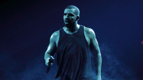 Drake lors d'un concert à Londes, à l'O2 Arena, le 20 mars 2017 ©Getty - Burak Cingi / Redferns