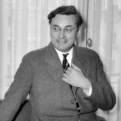 Portrait daté de 1951 de l'écrivain français Raymond Queneau.
