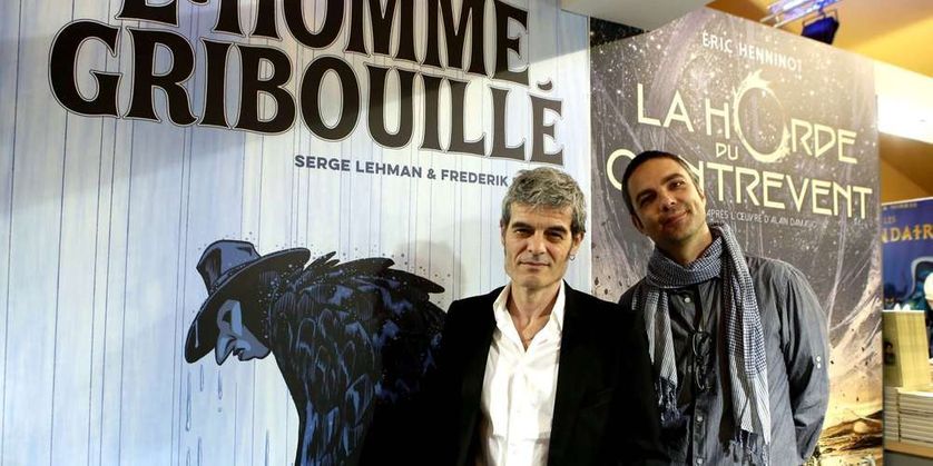 Serge Lehman (gauche) et Frederik Peeters (droite) sur le stand de leur éditeur Delcourt au Festival international de la bande dessinée d'Angoulême 2018
