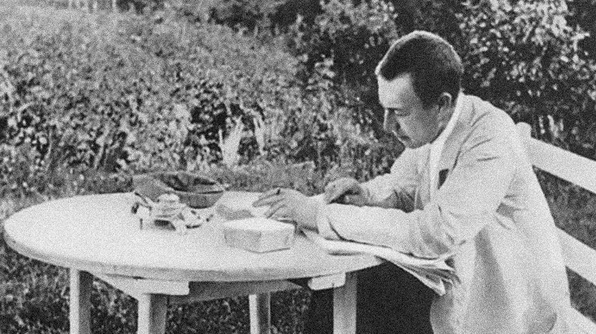 Serge Rachmaninov en train de corriger son Concerto pour piano n°3 à Ivanovka