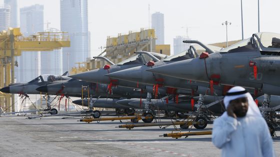 Des rafales français sur le Charles de Gaulle aux Emirats Arabes Unis en 2014 ©AFP - KARIM SAHIB