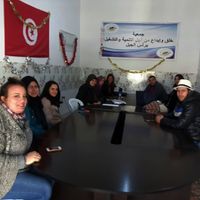A Ras Jemel, dans le gouvernorat de Bizerte, 60 km au nord de Tunis. Ces jeunes diplômés, majoritairement des femmes, s'organisent pour ne pas tomber dans la désespérance. En Tunisie, 30% des demandeurs d'emploi sont des chômeurs diplômés.