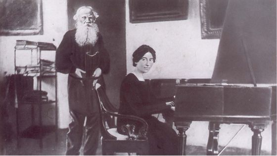 Wanda Landowska au clavecin chez Léon Tolstoï à Iasnaia Poliana - Gallica - BnF