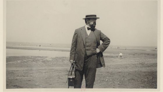 Claude Debussy sur la plage d'Houlgate - Gallica-BnF