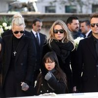 Deux mois après la mort de Johnny, ses enfants Laura Smet et David Hallyday ont contesté son testament qui les déshériterait au seul profit de sa veuve Laeticia