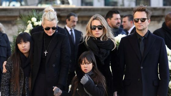 Deux mois après la mort de Johnny, ses enfants Laura Smet et David Hallyday ont contesté son testament qui les déshériterait au seul profit de sa veuve Laeticia ©AFP - Ludovic Marin