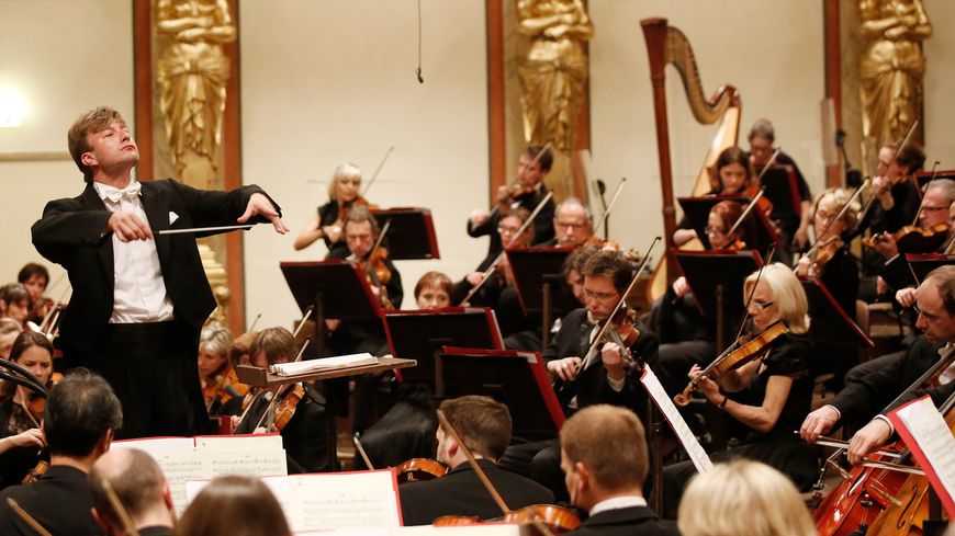 Christian Arming dirigeant l'orchestre philharmonique royal de Liège en 2014