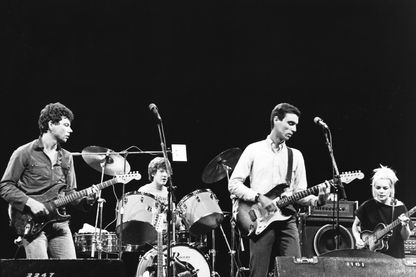 Talking Heads avec Jerry Harrison, Chris Frantz, David Byrne et Tina Weymouth en 1980. Talking Heads avec Jerry Harrison, Chris Frantz, David Byrne et Tina Weymouth en 1980.
