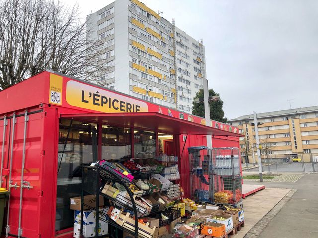 L'épicerie éphémère a été construite dans dans des containers