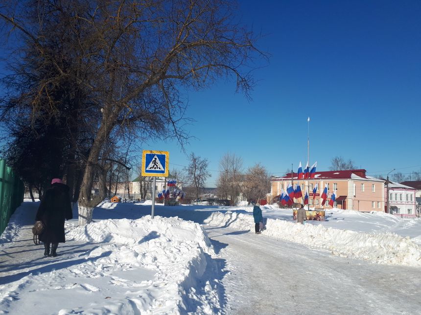 Ardatov, petite ville russe à quelque 400 kilomètres de Moscou, pavoisée avant le scrutin du 18 mars