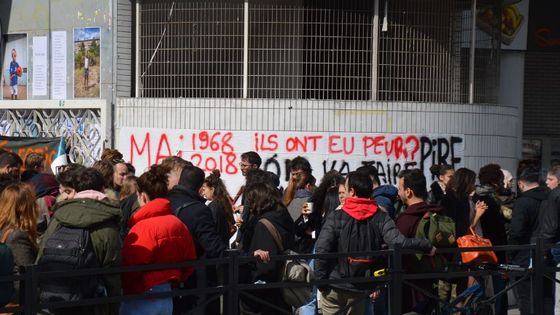 Des étudiants bloquent l'accès au site Tolbiac de l'Université Paris 1 ©AFP - ALPHACIT NEWIM / CROWDSPARK