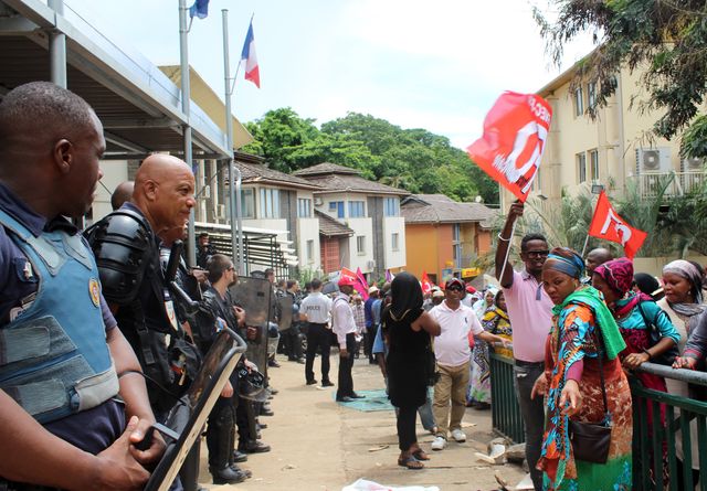 Le mouvement est né après des éclats de violence aux abords et à l'intérieur d'établissements scolaires (ici à Mamoudzou le 20 février)