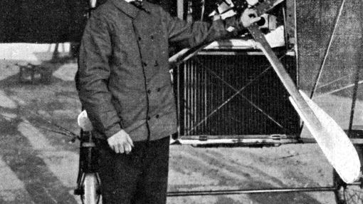 Portrait de l'aviateur Louis Blériot (1872-1936) près de son avion en 1909. ©AFP - ©Farabola/Leemage