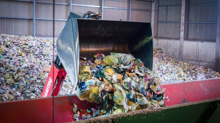 Des expérimentations sont en cours pour tenter de recycler plus de types de plastique