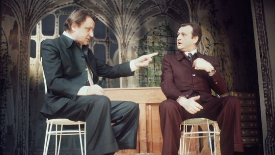 Roland Dubillard et Claude Piéplu le 8 janvier 1975 au théâtre de La Michodière à Paris, lors d'une répétition de la pièce "Les Diablogues" ©AFP