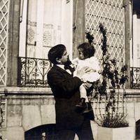 Claude Debussy (1862-1918) avec sa fille Claude-Emma, dite Chou-Chou (1908-1919). Saint-Germain-En-Laye, Musée Claude Debussy (Debussy Museum)