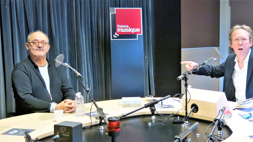 France Musique, studio 131... Louis Chedid & Benoît Duteurtre (g. à d.)