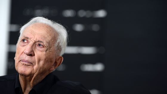 Pierre Soulages le 11 octobre 2012 lors de l'exposition "Soulages XXIe siècle" à Lyon. ©AFP - Philippe Desmazes