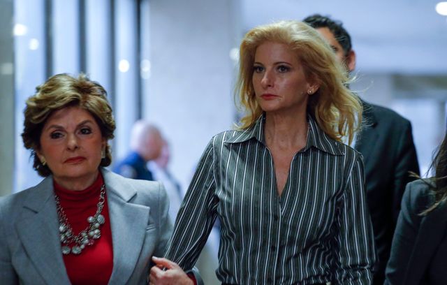 Summer Zervos et son avocate Gloria Allred en décembre 2017 au tribunal de New York.