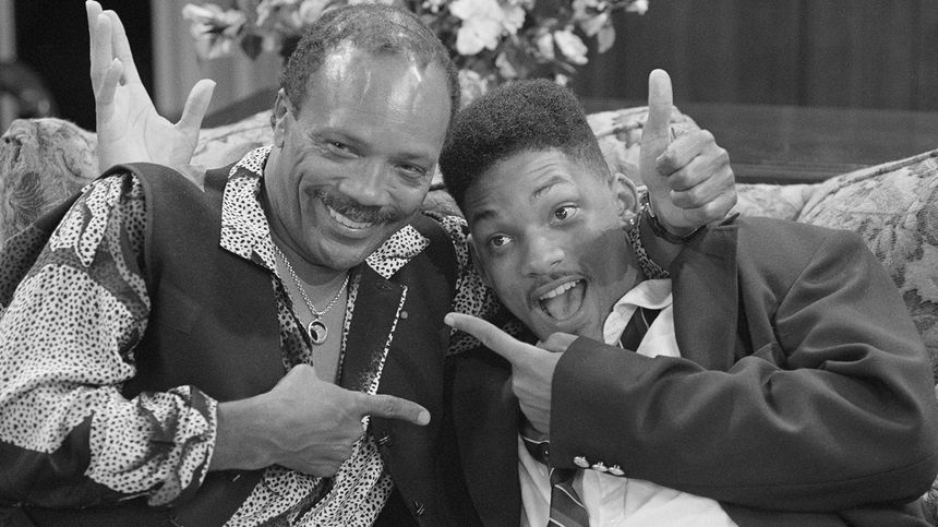 Quincy Jones et l'acteur Will Smith sur le tournage du Prince de Bel-Air, en 1990.