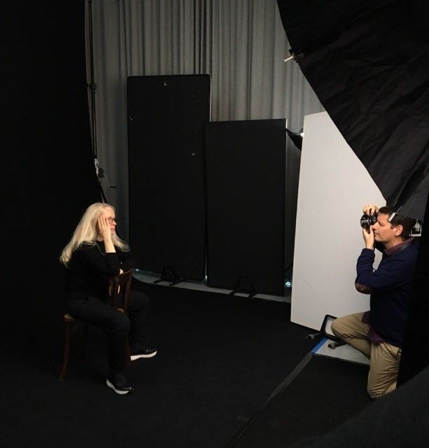 Dominique Issermann prend la pose pour Vincent Josse