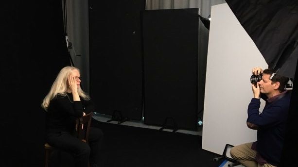 Dominique Issermann prend la pose pour Vincent Josse