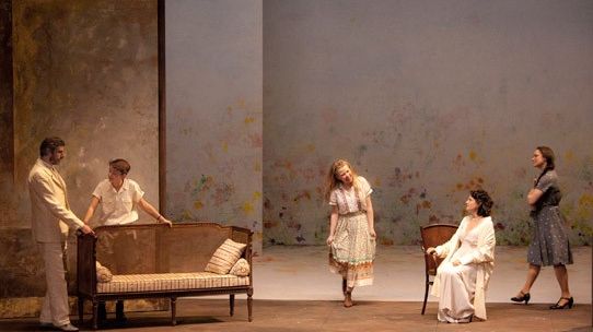 Micha Lescot, Thomas Albessard, India Hair, Anouk Grinberg, Laurence Côte dans "Un mois à la campagne" de Ivan Tourgueniev, mise en scène Alain Françon - Michel Corbou