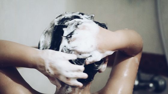 L'odeur du shampoing est un argument de vente ©Getty - PhotoAlto/John Dowland
