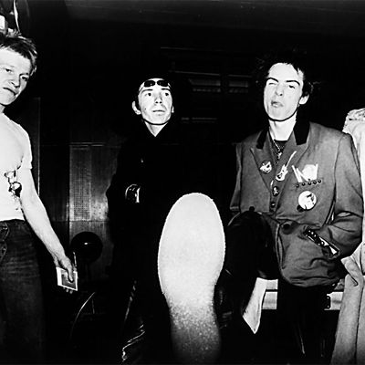 Les Sex Pistols (Paul Cook, Johnny Rotten, Sid Vicious et Steve Jones), le 2 janvier 1977