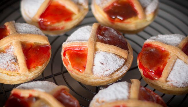 Qui Se Souvient Du Gateau Pont Neuf Et Du Puits D Amour