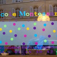 Façade d'une école Montessori en 2011 à Paris
