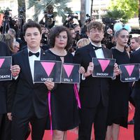 L'équipe du film "120 battements par minute" sur le tapis rouge du festival de Cannes en mai 2017
