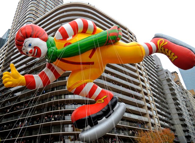 ballon à l'effigie de Ronald Mc Donald à New York