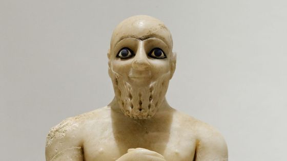 Ebih-II en prière, statue à voir au musée du Louvre