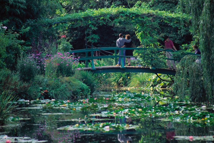 Pont au-dessus de la mare, dans le jardin de Claude Monet à Giverny