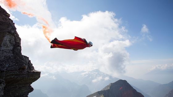 Saut dans le vide avec une combinaison de "wingsuit" ©Getty - Ascent Xmedia
